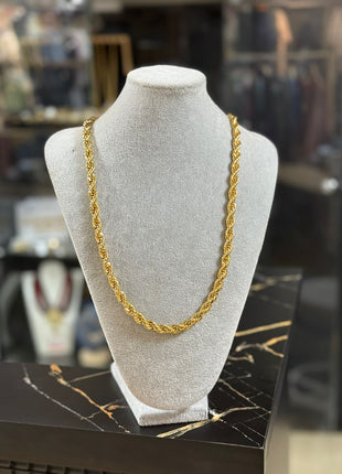 CADENA DORADA TRENZADA GRUESA Y CORTA – ESTILO IMPACTANTE