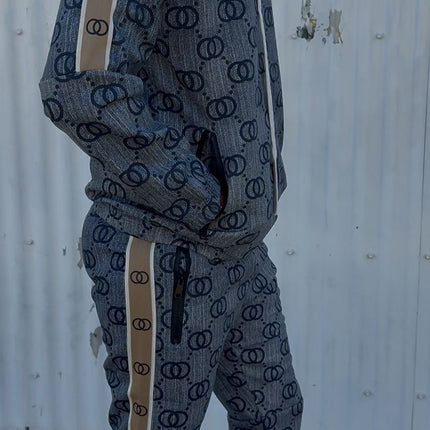 CONJUNTO CHÁNDAL GRIS ESTILO URBANO CON DISEÑO EXCLUSIVO