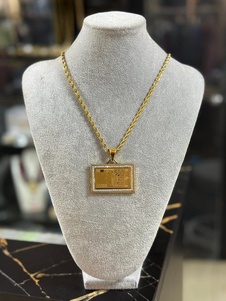 CADENA DORADA TRENZADA CON DIJE DE BILLETE 500 € – ESTILO ÚNICO Y EXCLUSIVO