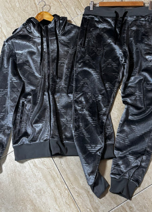 CONJUNTO CHÁNDAL TERCIOPELO NEGRO