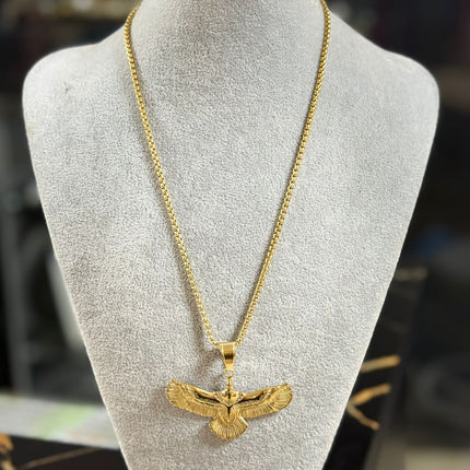 CADENA DORADA TRENZADA CON DIJE DE HALCÓN – LARGA - PODER Y ESTILO